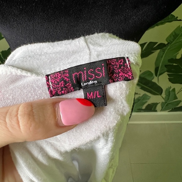 Missi London Women’s White Drake Lyrics Graphic Short Sleeve Tee M/L - Picture 8 of 8